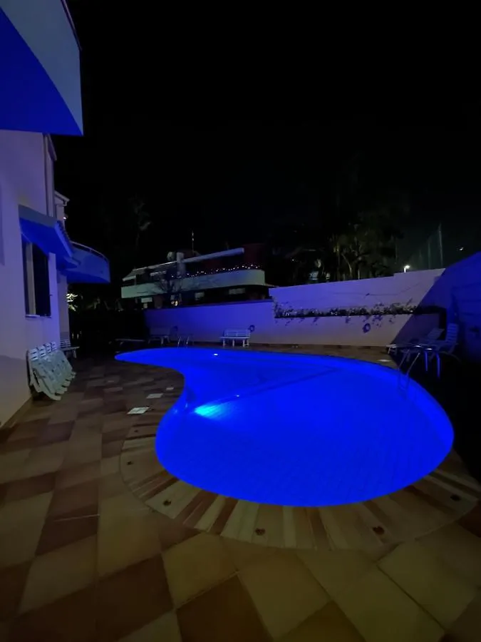 Villa Con Piscina E Giardino A Due Passi Dal Mare. Su Forti
